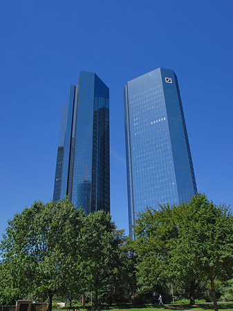 Fotos Deutsche Bank mit Wiese