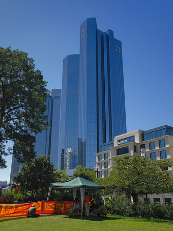 Deutsche Bank mit Zelt Foto 