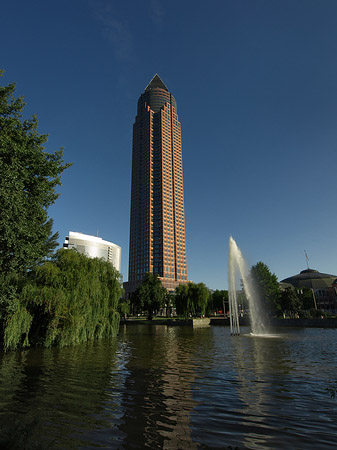 Messeturm mit Ludwig-Erhard-Anlage Fotos