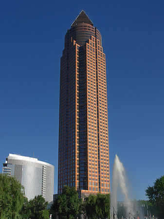 Messeturm mit Ludwig-Erhard-Anlage Fotos