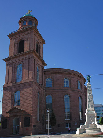 Paulskirche mit Statue Fotos