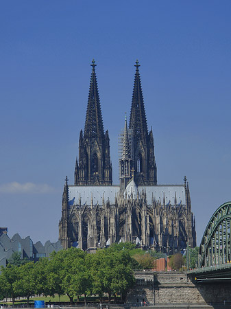 Hohenzollernbrücke beim Kölner Dom Fotos