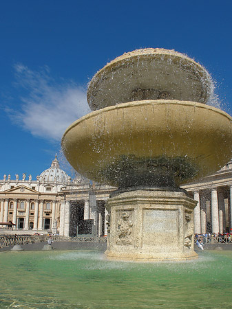 Fotos Brunnen mit Petersdom | 