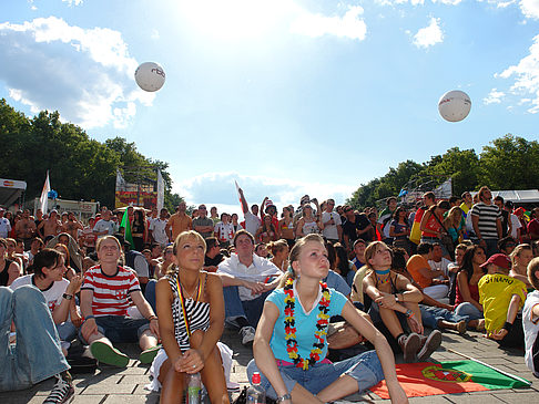 Foto Fans am Brandenburger Tor