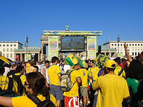 Fans am Brandenburger Tor Foto 