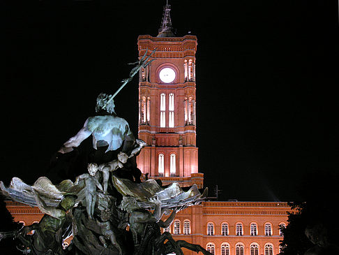 Fotos Rotes Rathaus bei Nacht | Berlin