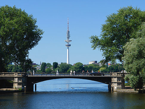 Foto Schwanenwikbrücke und Heinrich-Hertz-Turm