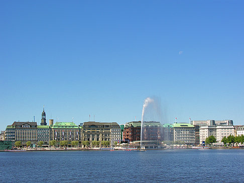 Fontäne auf der Binnenalster Foto 