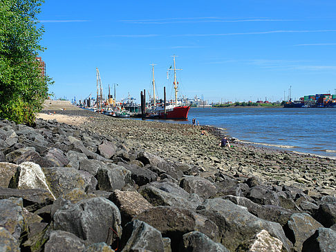 Strand und Hafen von Övelgönne Foto 