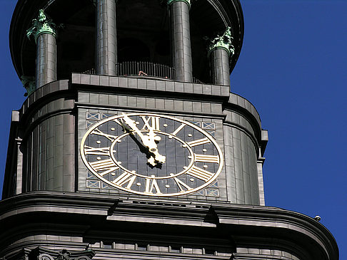 St. Michaelis Kirche - Turm Fotos