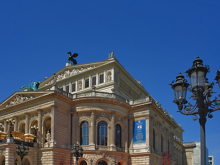 Alte Oper mit Laterne