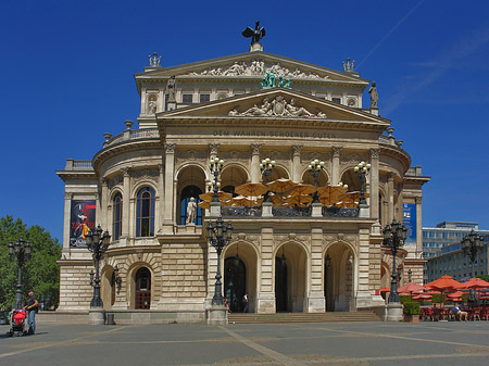 Fotos Alte Oper mit Schirmen | Frankfurt am Main