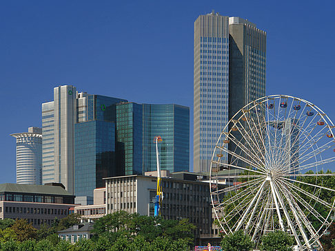 Eurotower und dresdener Bank mit riesenrad Fotos