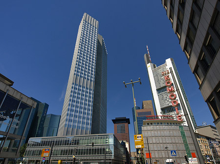 Fotos Eurotower hinter Schauspiel Frankfurt