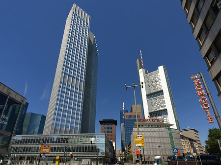 Fotos Eurotower hinter Schauspiel Frankfurt