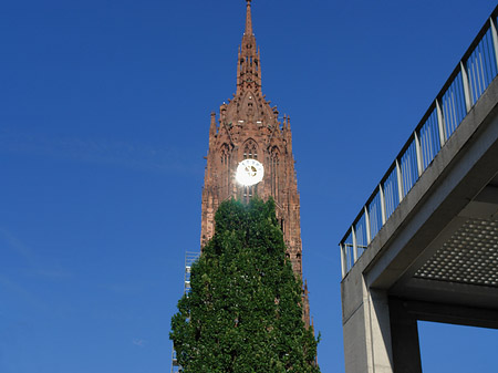 Kaiserdom St. Bartholomäus mit Häuser Foto 