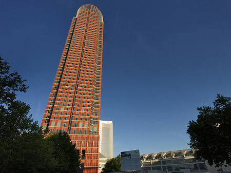 Messeturm mit Kastor Fotos