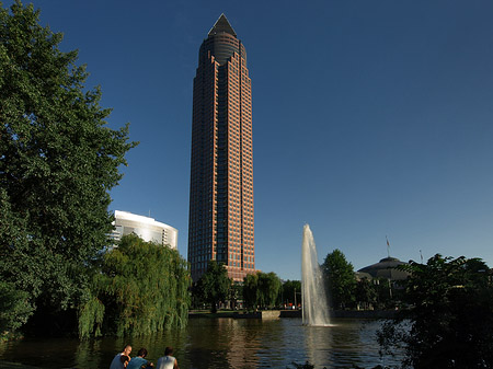 Foto Messeturm mit Ludwig-Erhard-Anlage - Frankfurt am Main