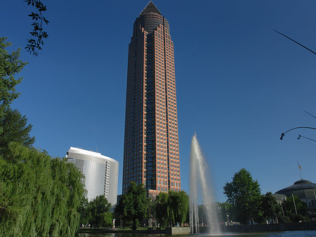 Foto Messeturm mit Ludwig-Erhard-Anlage