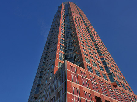 Foto Messeturm aus Froschperspektive - Frankfurt am Main