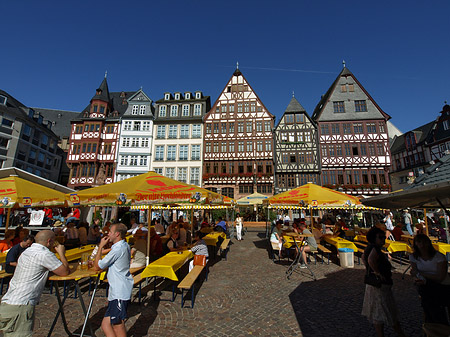 Fotos Römer mit Schirmen | Frankfurt am Main