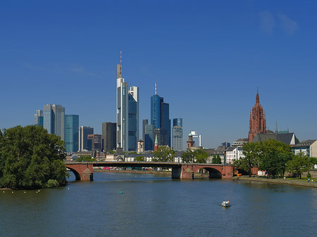 Foto Skyline von Frankfurt mit Alter Brücke