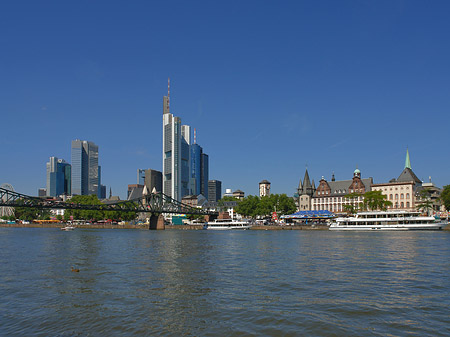 Skyline von Frankfurt mit Saalhof Fotos