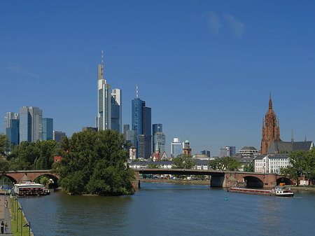 Fotos Skyline von Frankfurt mit Ufer