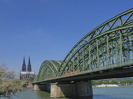 Foto Hohenzollernbrücke am Kölner Dom