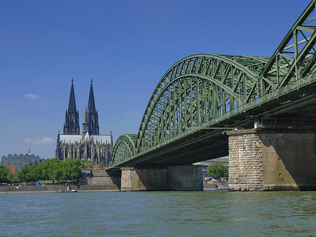 Hohenzollernbrücke am Kölner Dom Fotos