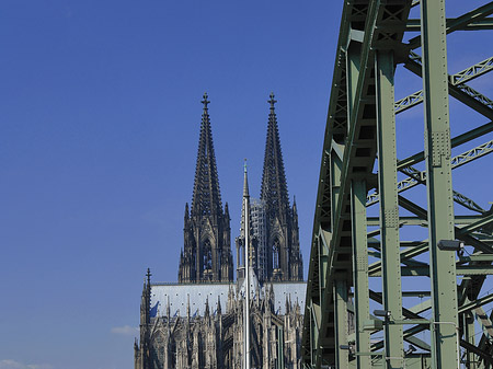 Hohenzollernbrücke beim Kölner Dom Fotos