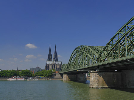 Fotos Schiff unter der Hohenzollernbrücke