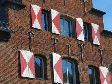 Fenster des Kölnischen Stadtmuseums Fotos