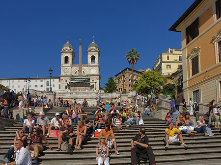 Treppe mit Kirche Fotos