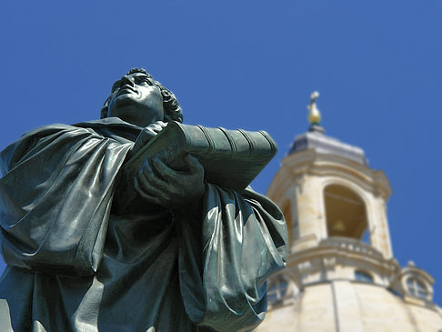 Lutherdenkmal vor der Frauenkirche Fotos