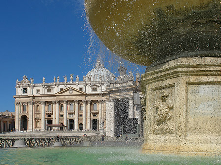 Fotos Brunnen mit Petersdom